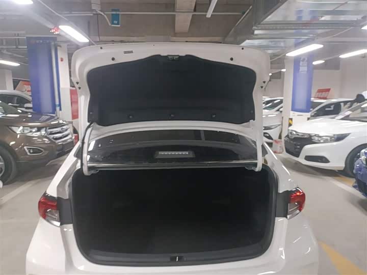 Фото 9 - Toyota Corolla