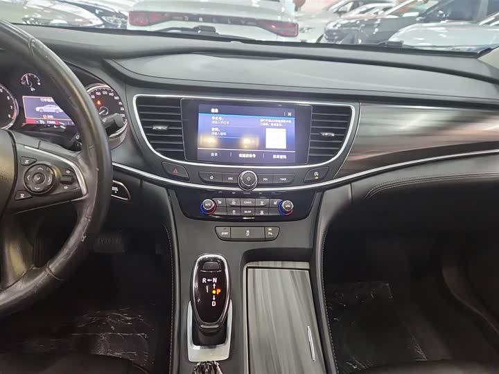 Фото 13 - Buick LaCrosse