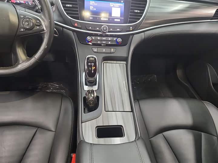 Фото 14 - Buick LaCrosse