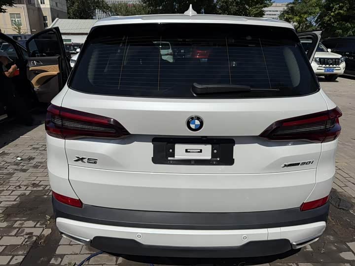 Фото 17 - BMW X5