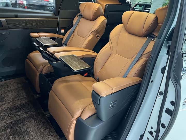 Фото 12 - Toyota Vellfire