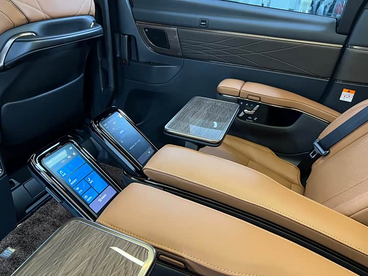 Фото 13 - Toyota Vellfire