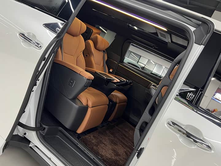 Фото 14 - Toyota Vellfire