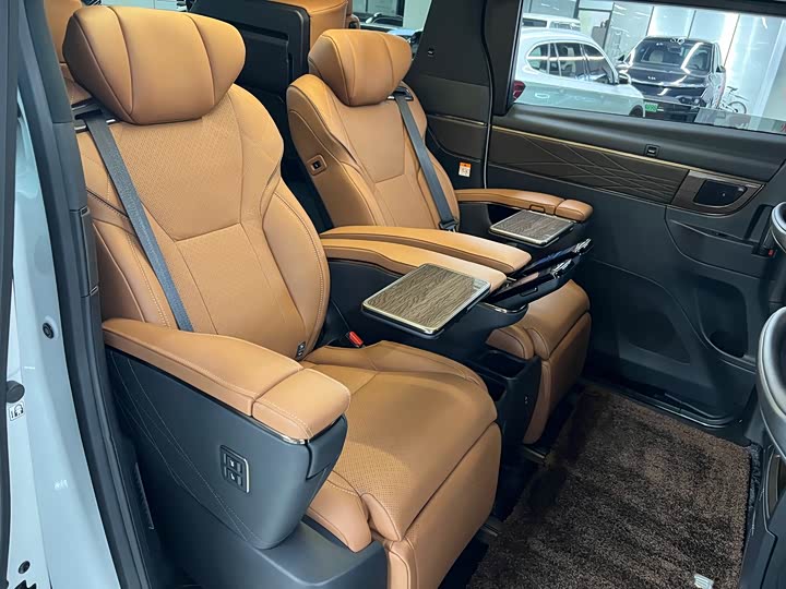 Фото 15 - Toyota Vellfire