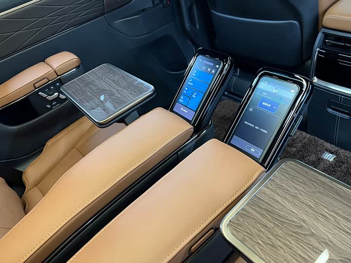 Фото 16 - Toyota Vellfire