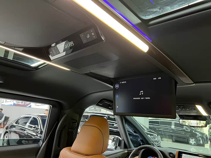 Фото 17 - Toyota Vellfire