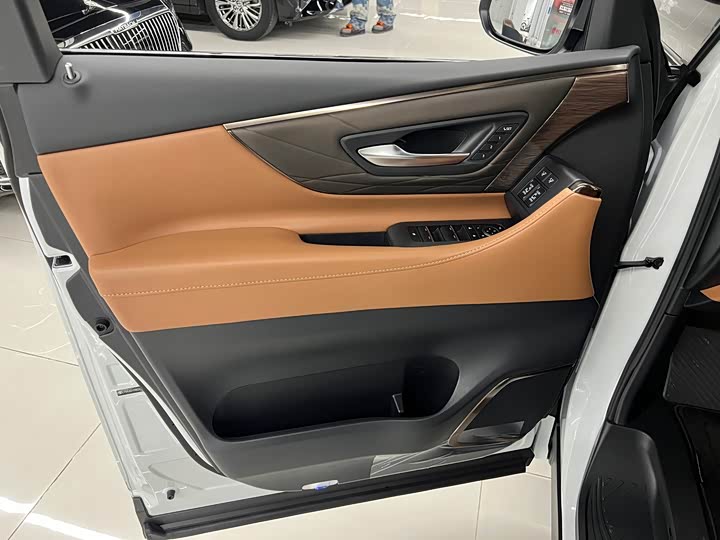 Фото 21 - Toyota Vellfire