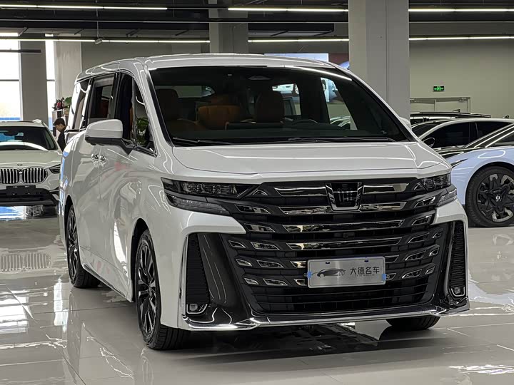 Фото 3 - Toyota Vellfire