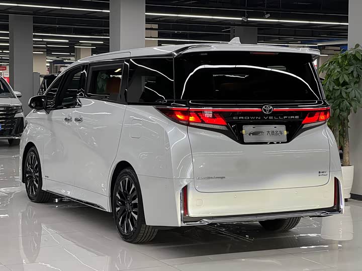 Фото 6 - Toyota Vellfire