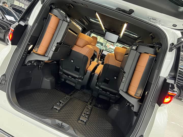 Фото 8 - Toyota Vellfire