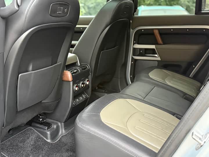 Фото 12 - Land Rover Defender