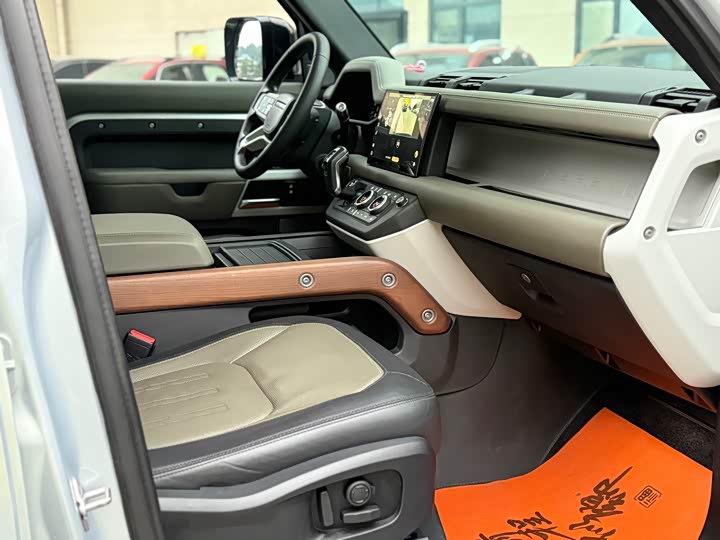 Фото 16 - Land Rover Defender