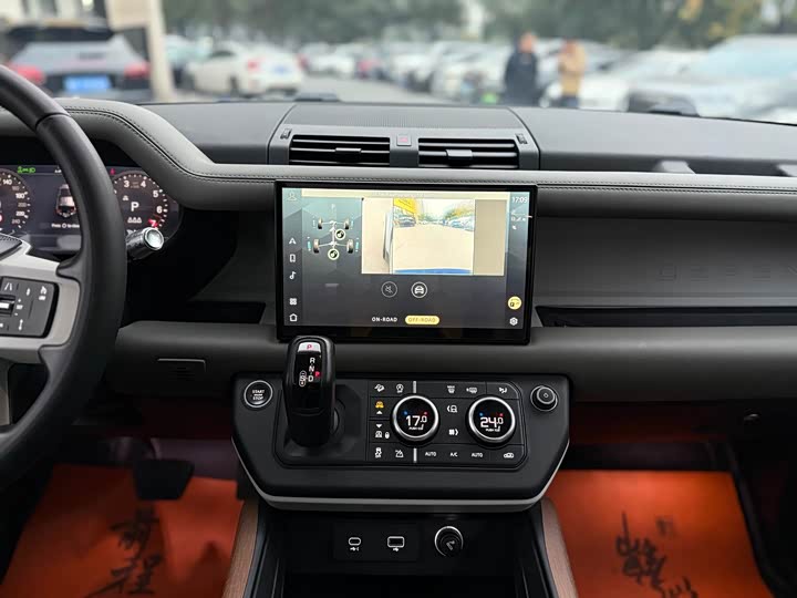 Фото 20 - Land Rover Defender