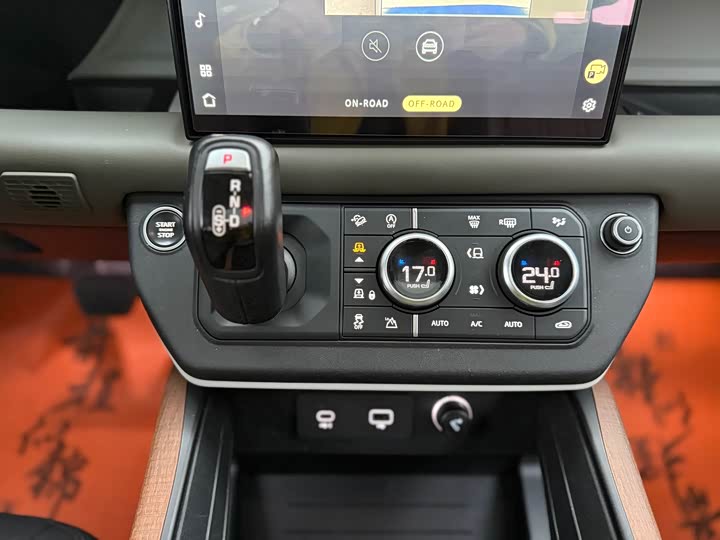 Фото 22 - Land Rover Defender