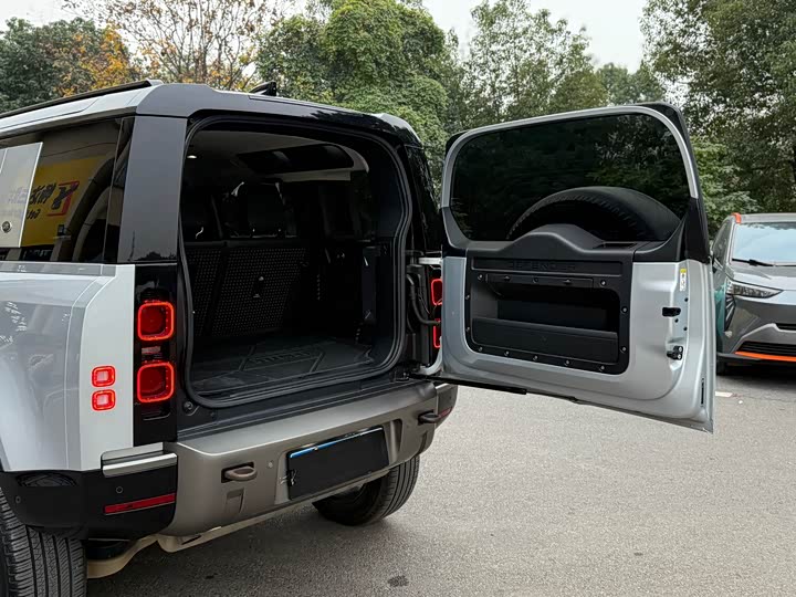 Фото 25 - Land Rover Defender