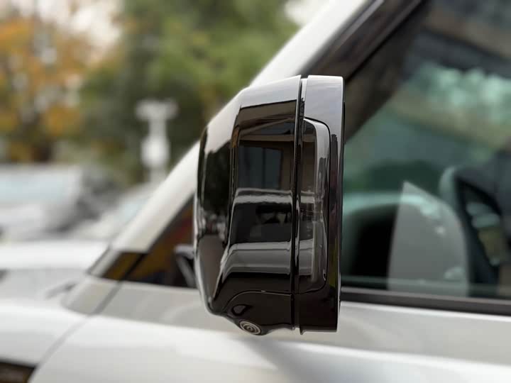 Фото 8 - Land Rover Defender