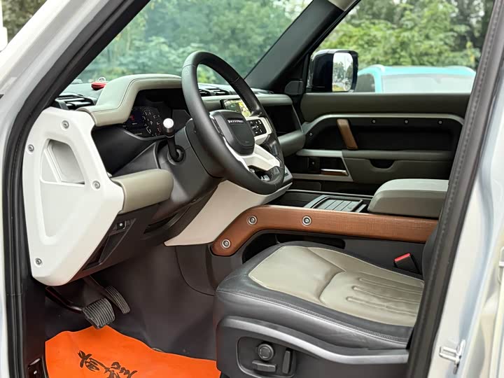 Фото 9 - Land Rover Defender