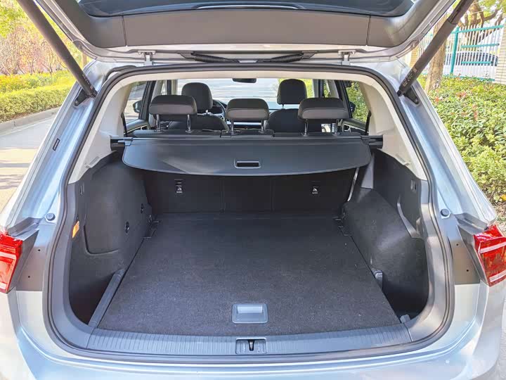 Фото 15 - Volkswagen Tiguan L Hybrid