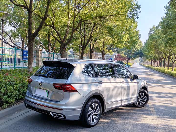 Фото 16 - Volkswagen Tiguan L Hybrid