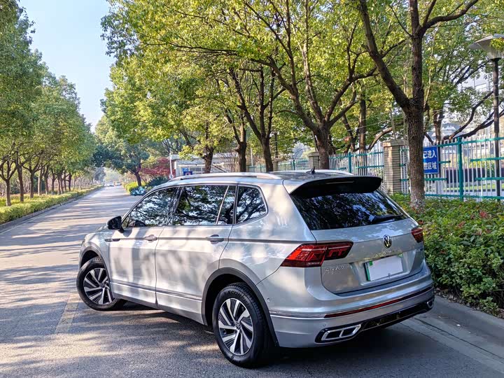 Фото 17 - Volkswagen Tiguan L Hybrid