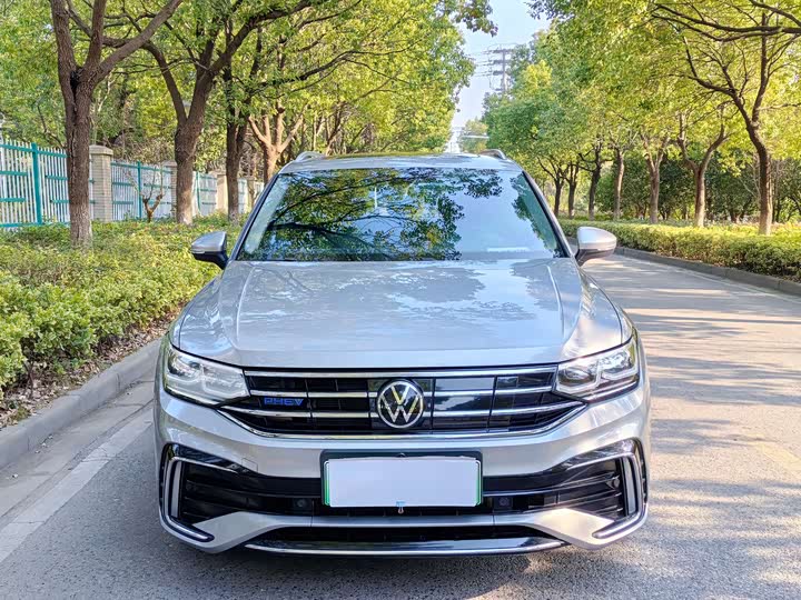 Фото 2 - Volkswagen Tiguan L Hybrid