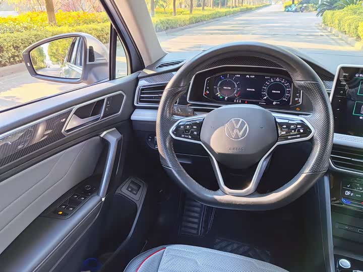 Фото 8 - Volkswagen Tiguan L Hybrid