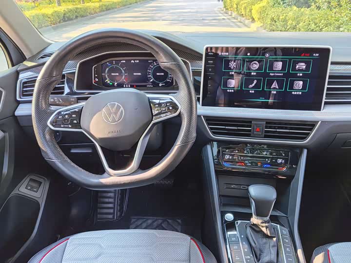 Фото 9 - Volkswagen Tiguan L Hybrid