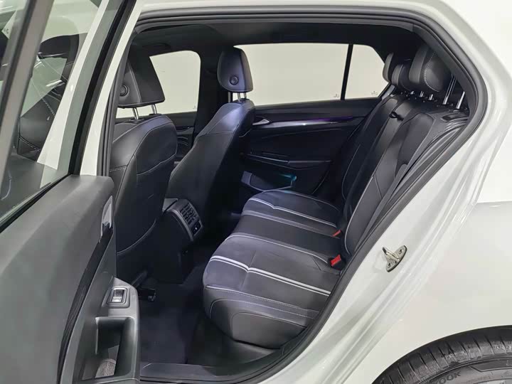 Фото 11 - Volkswagen Golf