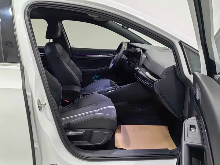 Фото 9 - Volkswagen Golf