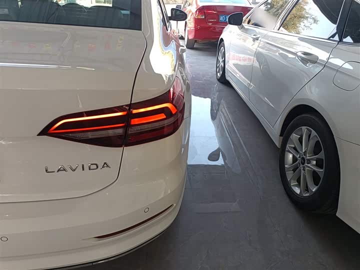 Фото 8 - Volkswagen Lavida