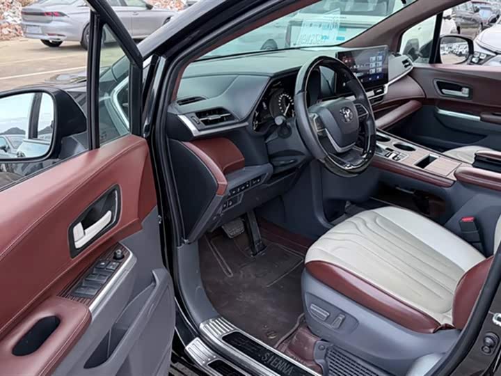 Фото 12 - Toyota Sienna