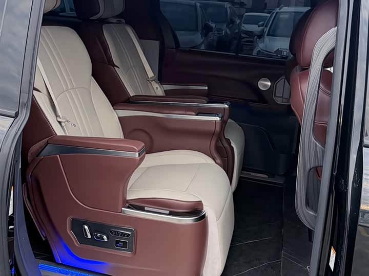 Фото 13 - Toyota Sienna