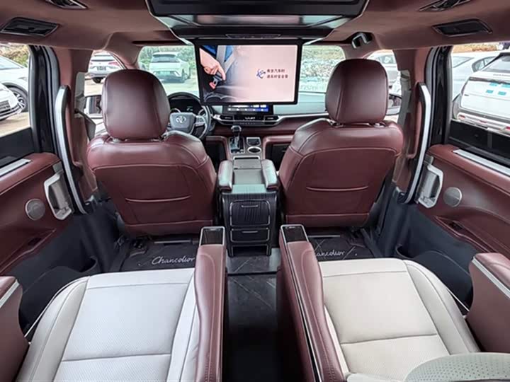 Фото 16 - Toyota Sienna