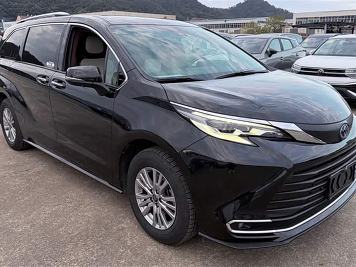 Фото 5 - Toyota Sienna
