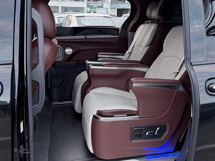 Фото 9 - Toyota Sienna