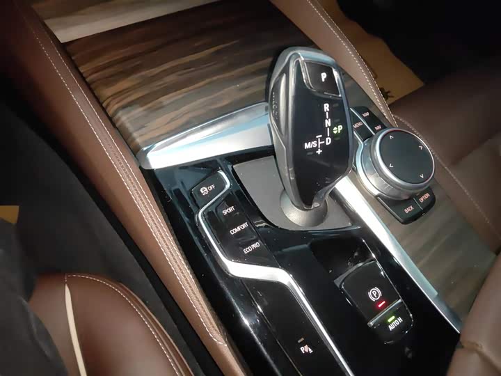 Фото 14 - BMW 5 Series