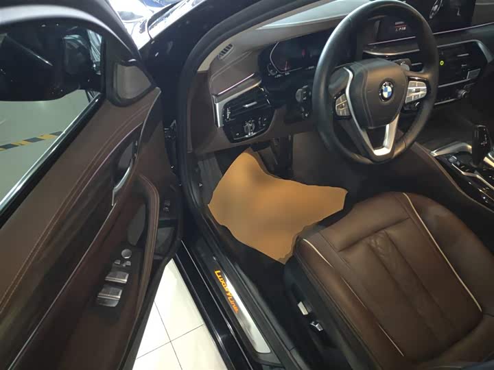 Фото 16 - BMW 5 Series