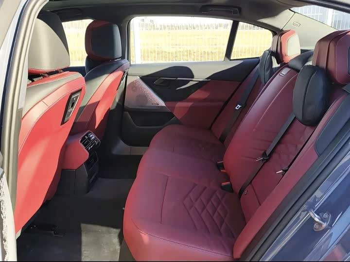 Фото 11 - BMW i5