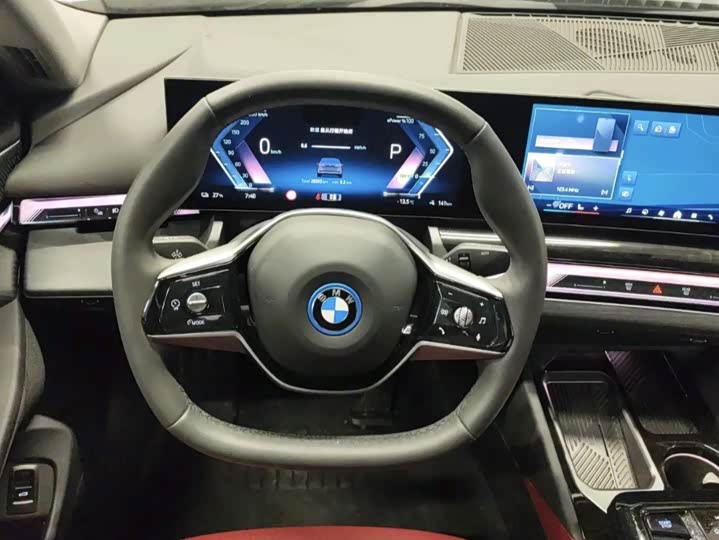 Фото 8 - BMW i5