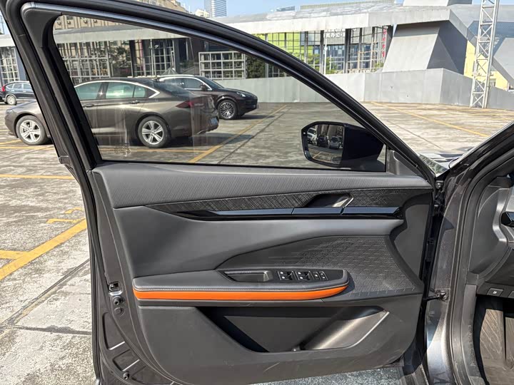 Фото 19 - Changan UNI-V