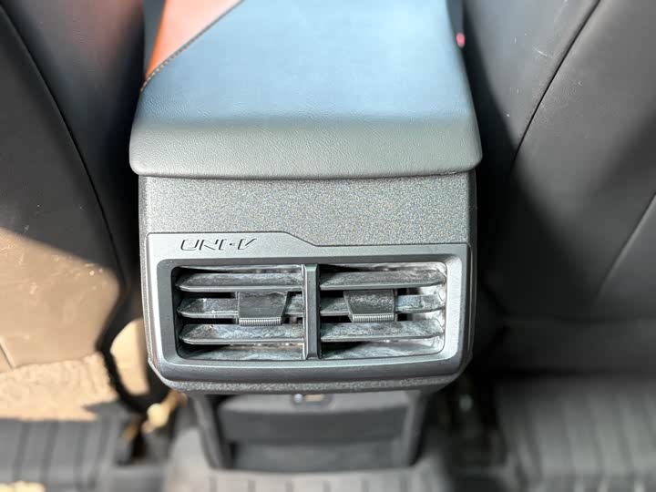 Фото 21 - Changan UNI-V