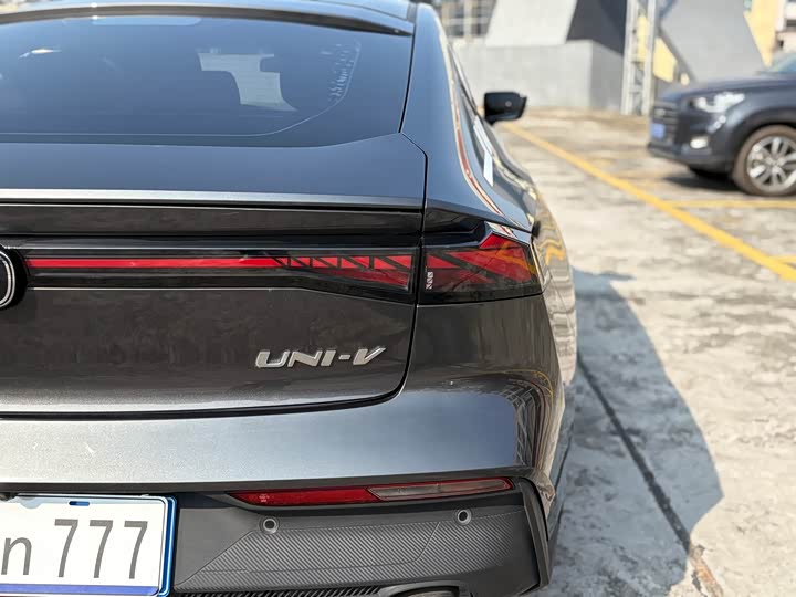 Фото 27 - Changan UNI-V