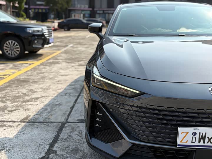 Фото 28 - Changan UNI-V