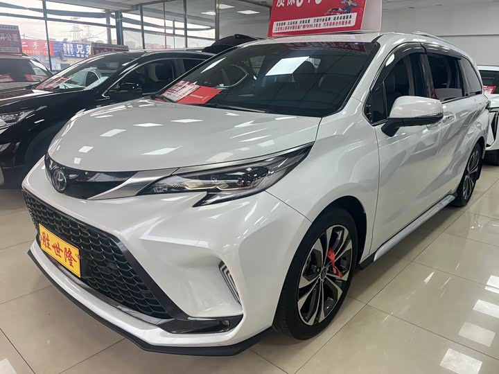 Фото 3 - Toyota Granvia