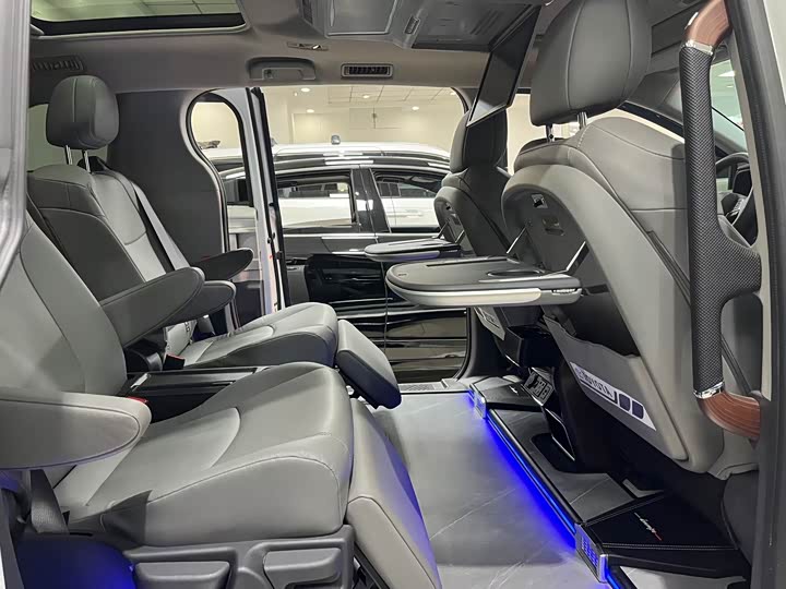 Фото 5 - Toyota Granvia