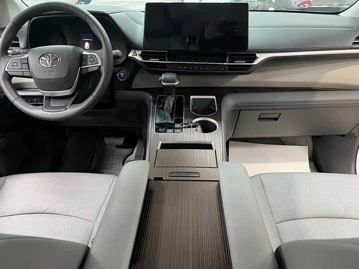 Фото 7 - Toyota Granvia