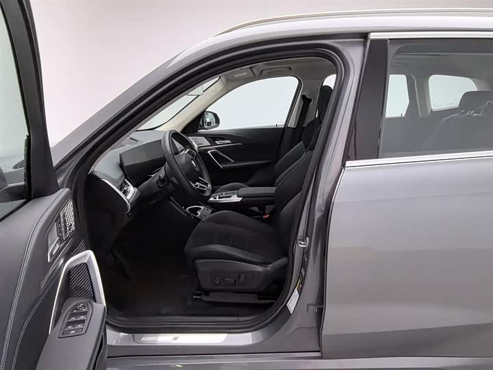 Фото 10 - BMW iX1