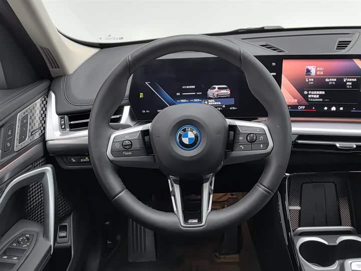 Фото 11 - BMW iX1