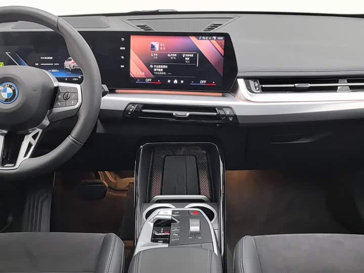 Фото 12 - BMW iX1