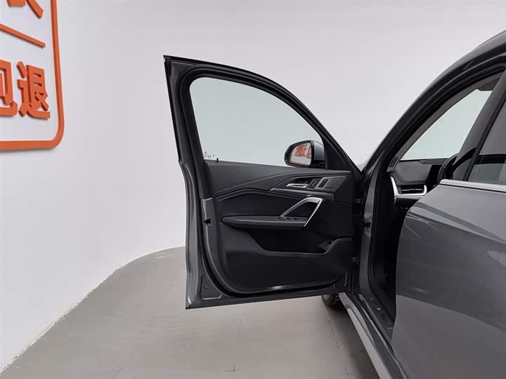 Фото 8 - BMW iX1